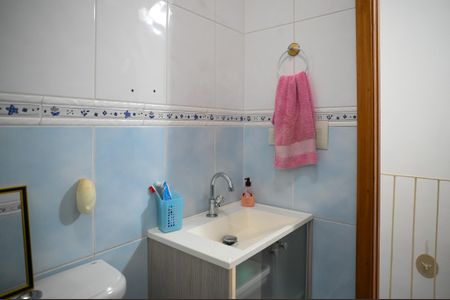 Casa à venda com 92m², 4 quartos e 2 vagasBanheiro Social