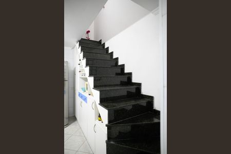 Casa à venda com 92m², 4 quartos e 2 vagasEscada para Quarto 4 - Suite