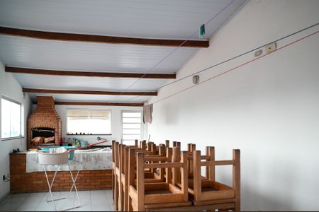 Casa à venda com 92m², 4 quartos e 2 vagasChurrasqueira