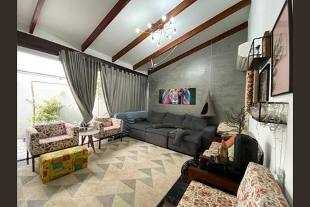 Sala de casa para alugar com 3 quartos, 229m² em Santa Mônica, Uberlândia