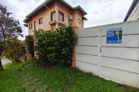Casa de condomínio para alugar com 450m², 3 quartos e 3 vagas Casa de condomínio para alugar com 450m², 3 quartos e 3 vagasPLACA INSTALADA NA FACHADA