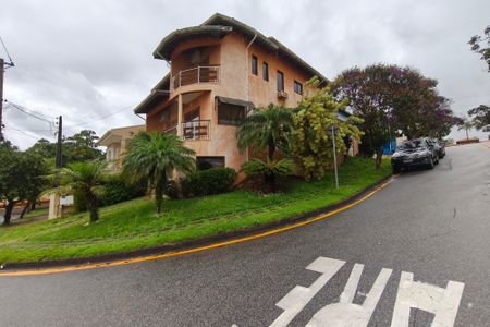 Casa de condomínio para alugar com 450m², 3 quartos e 3 vagas Casa de condomínio para alugar com 450m², 3 quartos e 3 vagasFachada