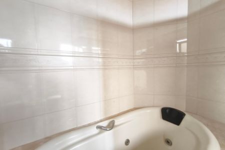 Casa de condomínio para alugar com 450m², 3 quartos e 3 vagas Casa de condomínio para alugar com 450m², 3 quartos e 3 vagasBanheiro Suíte