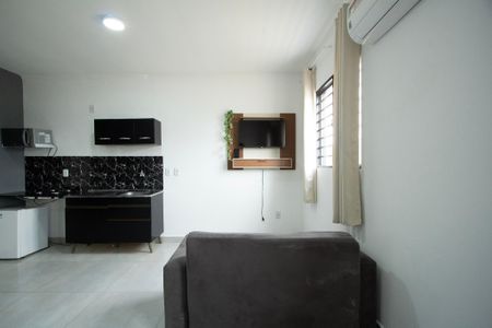 Sala / Quarto de kitnet/studio para alugar com 1 quarto, 35m² em Aparecidinha, Sorocaba