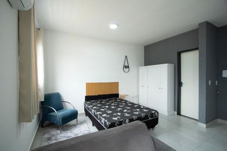 Sala / Quarto de kitnet/studio para alugar com 1 quarto, 35m² em Aparecidinha, Sorocaba