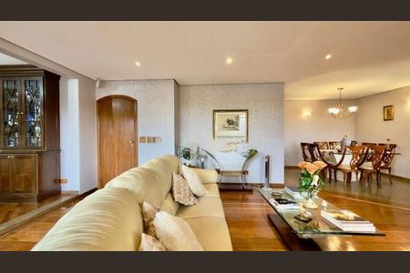 Apartamento à venda com 220m², 3 quartos e 3 vagasFoto 02