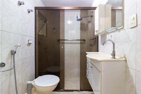 Banheiro de apartamento para alugar com 1 quarto, 52m² em Pinheiros, São Paulo