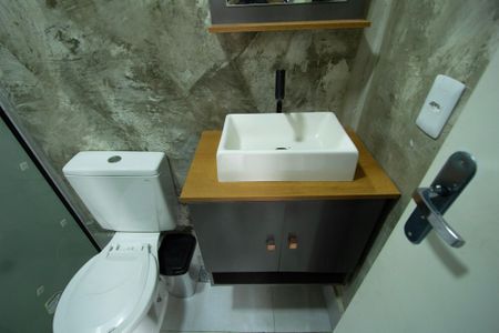 Banheiro  de kitnet/studio para alugar com 1 quarto, 35m² em Aparecidinha, Sorocaba