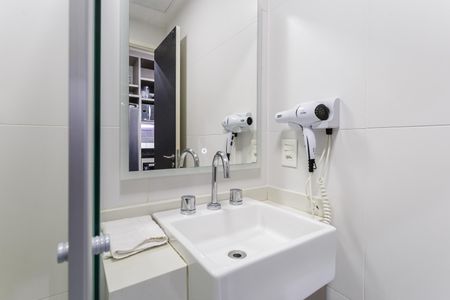 Banheiro de kitnet/studio à venda com 1 quarto, 25m² em Moema, São Paulo