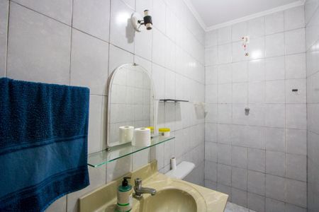 Casa para alugar com 276m², 4 quartos e 6 vagas Casa para alugar com 276m², 4 quartos e 6 vagasCasa 2 - Banheiro social 1