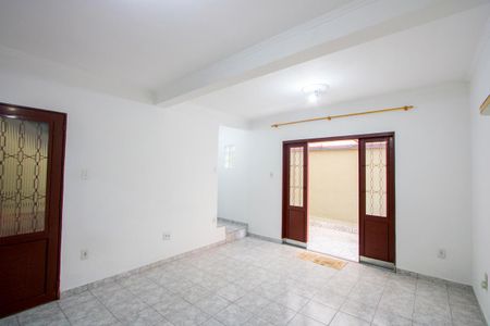 Casa para alugar com 276m², 4 quartos e 6 vagas Casa para alugar com 276m², 4 quartos e 6 vagasCasa 2 - Sala