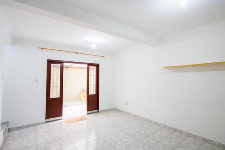 Casa para alugar com 276m², 4 quartos e 6 vagas Casa para alugar com 276m², 4 quartos e 6 vagasCasa 2 - Sala