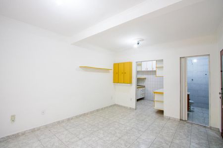 Casa para alugar com 276m², 4 quartos e 6 vagas Casa para alugar com 276m², 4 quartos e 6 vagasCasa 2 - Sala