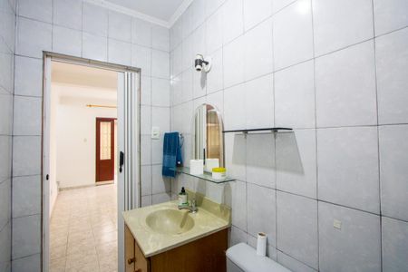 Casa para alugar com 276m², 4 quartos e 6 vagas Casa para alugar com 276m², 4 quartos e 6 vagasCasa 2 - Banheiro social 1