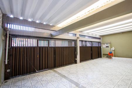 Casa para alugar com 276m², 4 quartos e 6 vagas Casa para alugar com 276m², 4 quartos e 6 vagasGaragem