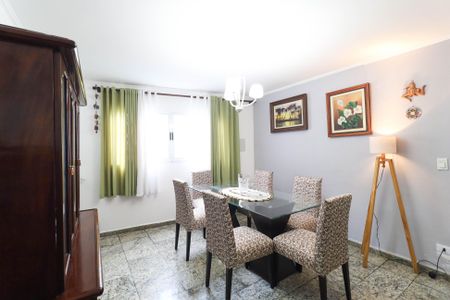 Casa à venda com 220m², 3 quartos e 3 vagas