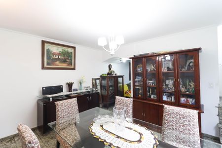 Casa à venda com 220m², 3 quartos e 3 vagas