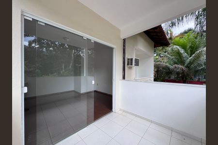 Casa de condomínio para alugar com 350m², 5 quartos e 2 vagasQuarto 2 - Varanda