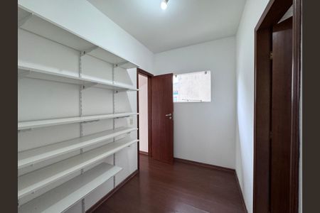 Casa de condomínio para alugar com 350m², 5 quartos e 2 vagasSuite 2 - Closet
