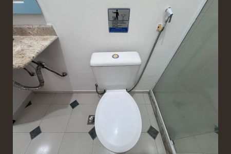 Casa de condomínio para alugar com 350m², 5 quartos e 2 vagasBanheiro Social