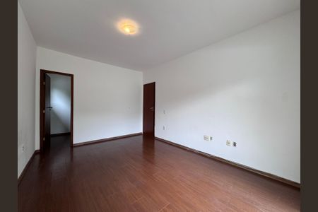 Casa de condomínio para alugar com 350m², 5 quartos e 2 vagasSuite 2