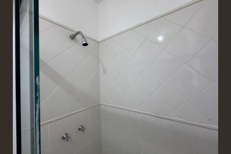 Casa de condomínio para alugar com 350m², 5 quartos e 2 vagasBanheiro Social