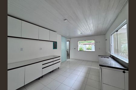 Casa de condomínio para alugar com 350m², 5 quartos e 2 vagasCozinha