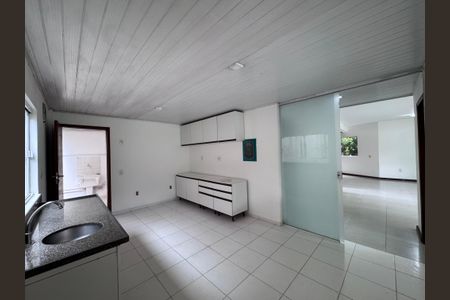 Casa de condomínio para alugar com 350m², 5 quartos e 2 vagasCozinha