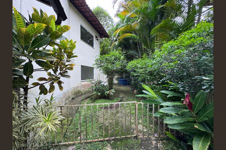 Casa de condomínio para alugar com 350m², 5 quartos e 2 vagasÁrea externa