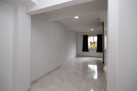 Casa de condomínio para alugar com 76m², 2 quartos e 2 vagas Casa de condomínio para alugar com 76m², 2 quartos e 2 vagasSala