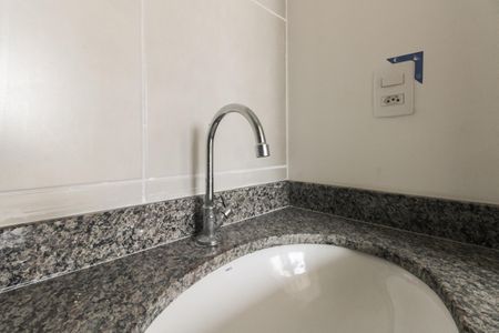 Apartamento à venda com 43m², 2 quartos e 1 vaga Apartamento à venda com 43m², 2 quartos e 1 vagaBanheiro Social