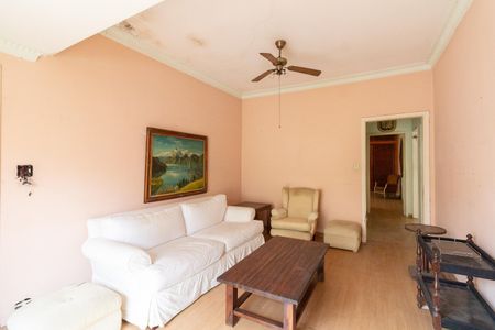 Casa à venda com 280m², 2 quartos e 4 vagasSala