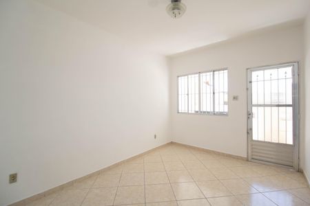 Casa para alugar com 70m², 2 quartos e 1 vaga
