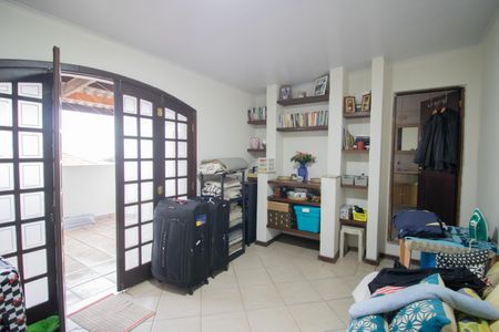 Casa à venda com 500m², 3 quartos e 3 vagas Casa à venda com 500m², 3 quartos e 3 vagasESCRITÓRIO