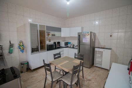 Casa à venda com 500m², 3 quartos e 3 vagas Casa à venda com 500m², 3 quartos e 3 vagasCASA 3