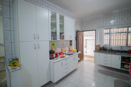 Casa à venda com 500m², 3 quartos e 3 vagas Casa à venda com 500m², 3 quartos e 3 vagasCOZINHA