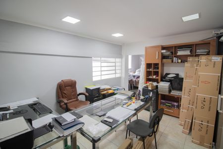 Casa à venda com 500m², 3 quartos e 3 vagas Casa à venda com 500m², 3 quartos e 3 vagasÁREA COMERCIAL