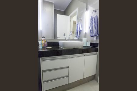 Apartamento à venda com 65m², 2 quartos e 1 vagaBanheiro Social