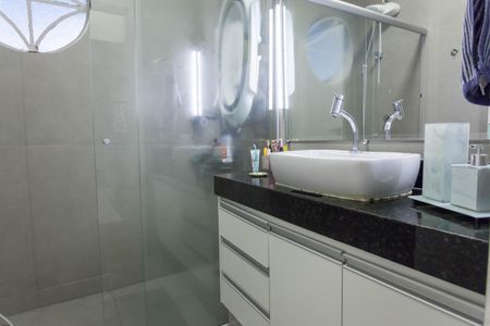 Apartamento à venda com 65m², 2 quartos e 1 vagaBanheiro Social