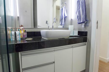Apartamento à venda com 65m², 2 quartos e 1 vagaBanheiro Social