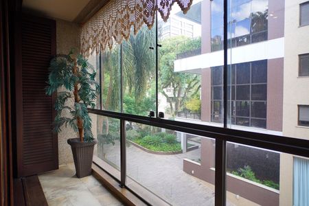 Apartamento à venda com 316m², 3 quartos e 2 vagasVaranda 