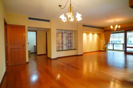 Sala de apartamento à venda com 3 quartos, 316m² em Petrópolis, Porto Alegre