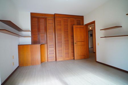 Apartamento à venda com 316m², 3 quartos e 2 vagasQuarto 2