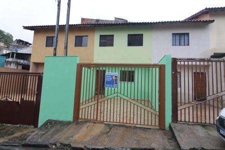 Casa para alugar com 70m², 3 quartos e 2 vagasFachada