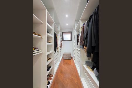 Apartamento à venda com 260m², 5 quartos e 3 vagas Apartamento à venda com 260m², 5 quartos e 3 vagasCloset da Suíte Master