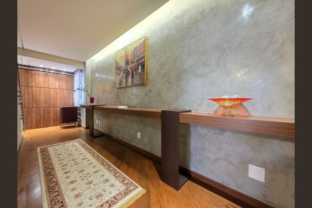 Apartamento à venda com 260m², 5 quartos e 3 vagas Apartamento à venda com 260m², 5 quartos e 3 vagasCorredor