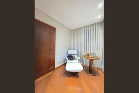 Apartamento à venda com 260m², 5 quartos e 3 vagas Apartamento à venda com 260m², 5 quartos e 3 vagasQuarto Suíte Master