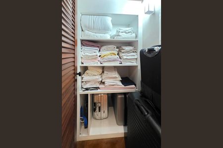 Apartamento à venda com 260m², 5 quartos e 3 vagas Apartamento à venda com 260m², 5 quartos e 3 vagasRouparia