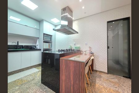 Apartamento à venda com 260m², 5 quartos e 3 vagas Apartamento à venda com 260m², 5 quartos e 3 vagasCozinha e despensa