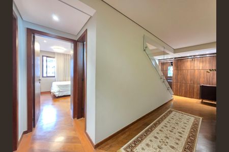 Apartamento à venda com 260m², 5 quartos e 3 vagas Apartamento à venda com 260m², 5 quartos e 3 vagasCorredor